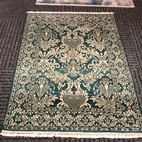 Indian Emerald and Ivory 100% Wool Pile Rug 4.1’ x6’