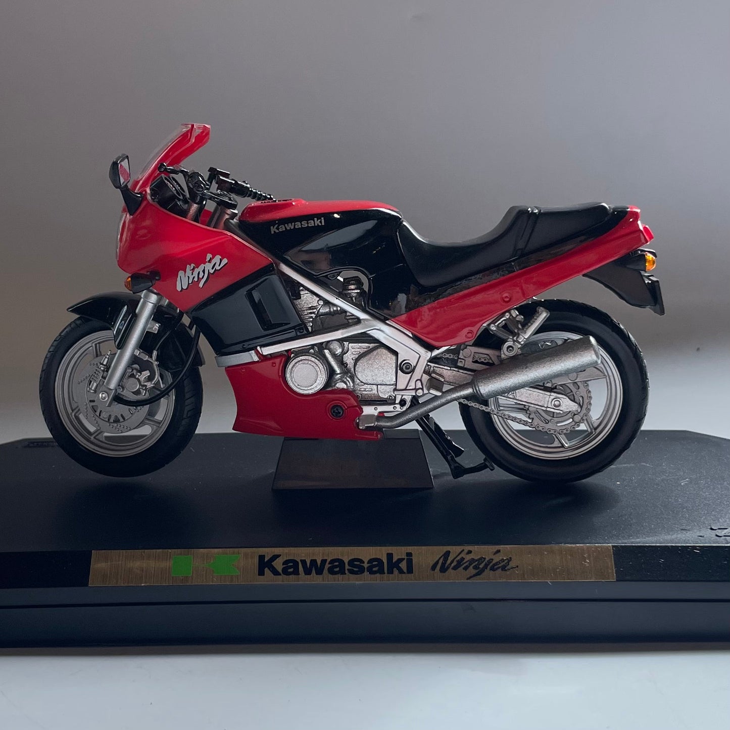 Zwheels Kawasaki Motorcycle Collectible 5" x 10"