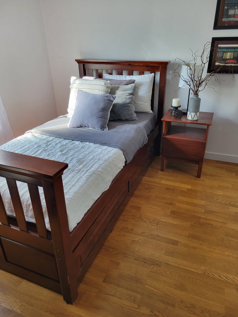 clean and sturdy mahogany solid wood trundle twin bed