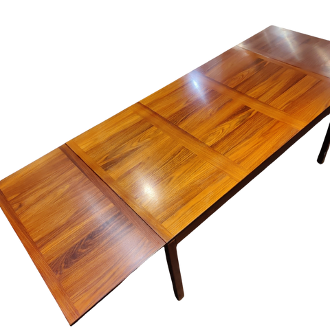 Danish Rosewood Drop-Leaf Dining Table (Vejle Stole) 65" x 39,5" x 30"